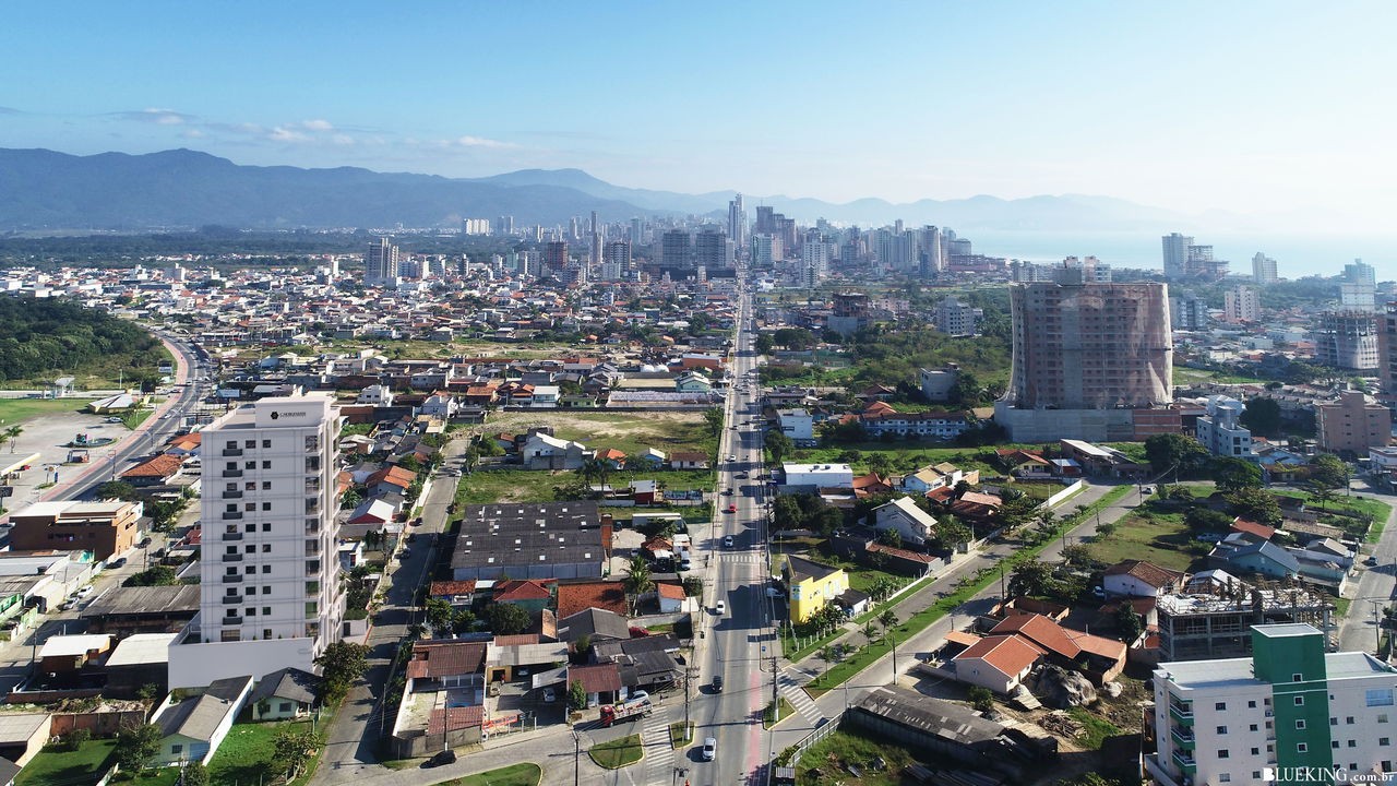 Apto em Construção em Porto Belo, com 72,08m² área privativa, com 2 dormitórios sendo 1 suíte, 1 vaga de garagem, área de lazer completa