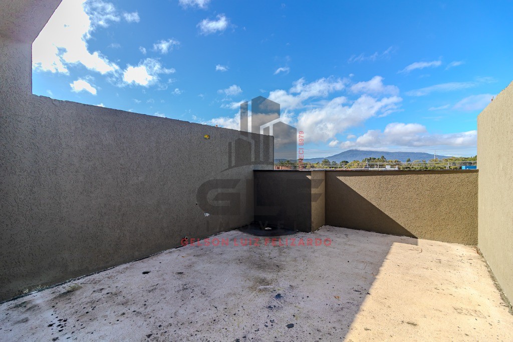 Casa Sobrado Novo em Itapema/SC no Sertão do Trombudo, com 120m², 2 suítes e 1 vaga de garagem. 35m² de terraço