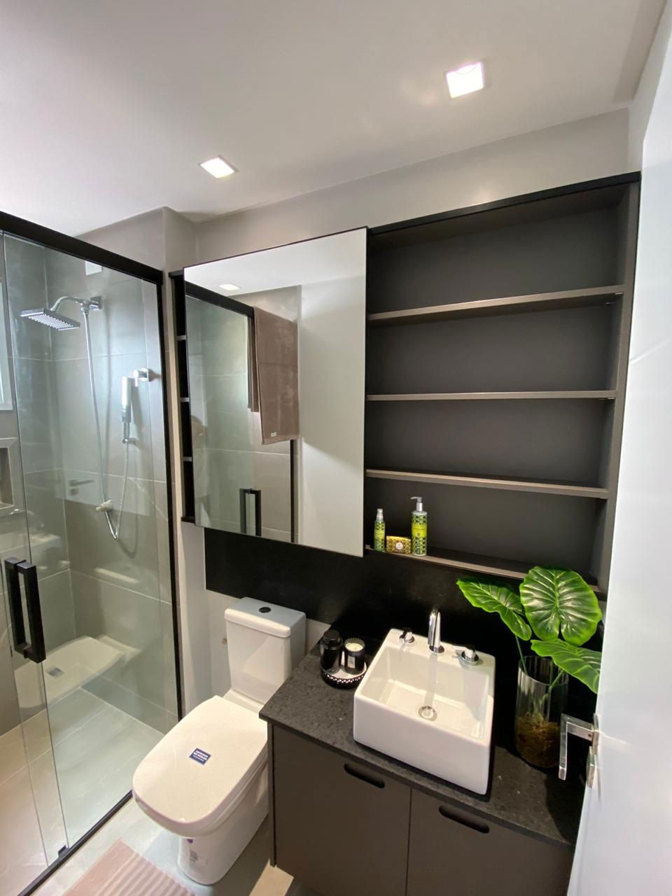 Apto Pronto de luxo na cidade de Balneário Camboriú/SC, no bairro Pioneiros, com 3 Suítes e 3 Vagas de Garagem. Localização Privilegiada. 210m do mar