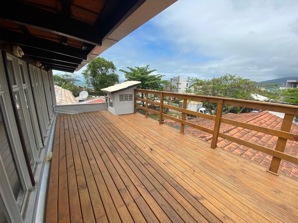 Casa pronta em bombinhas, com 115,08m² área privativa, sendo