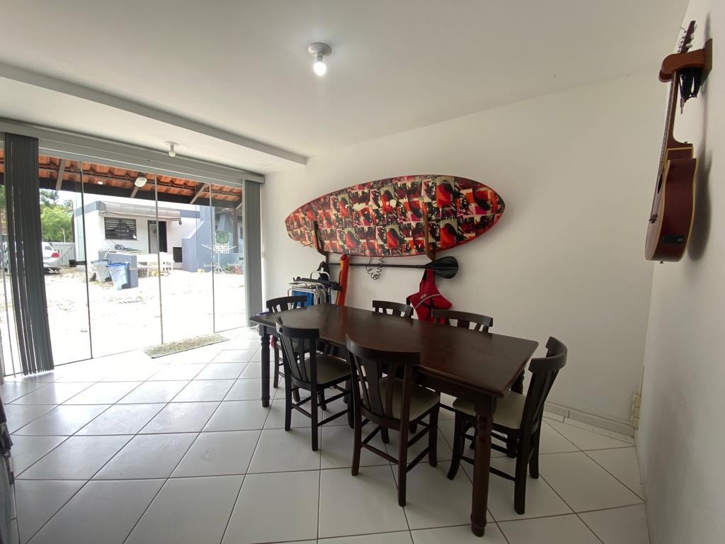 Casa pronta em bombinhas, com 115,08m² área privativa, sendo