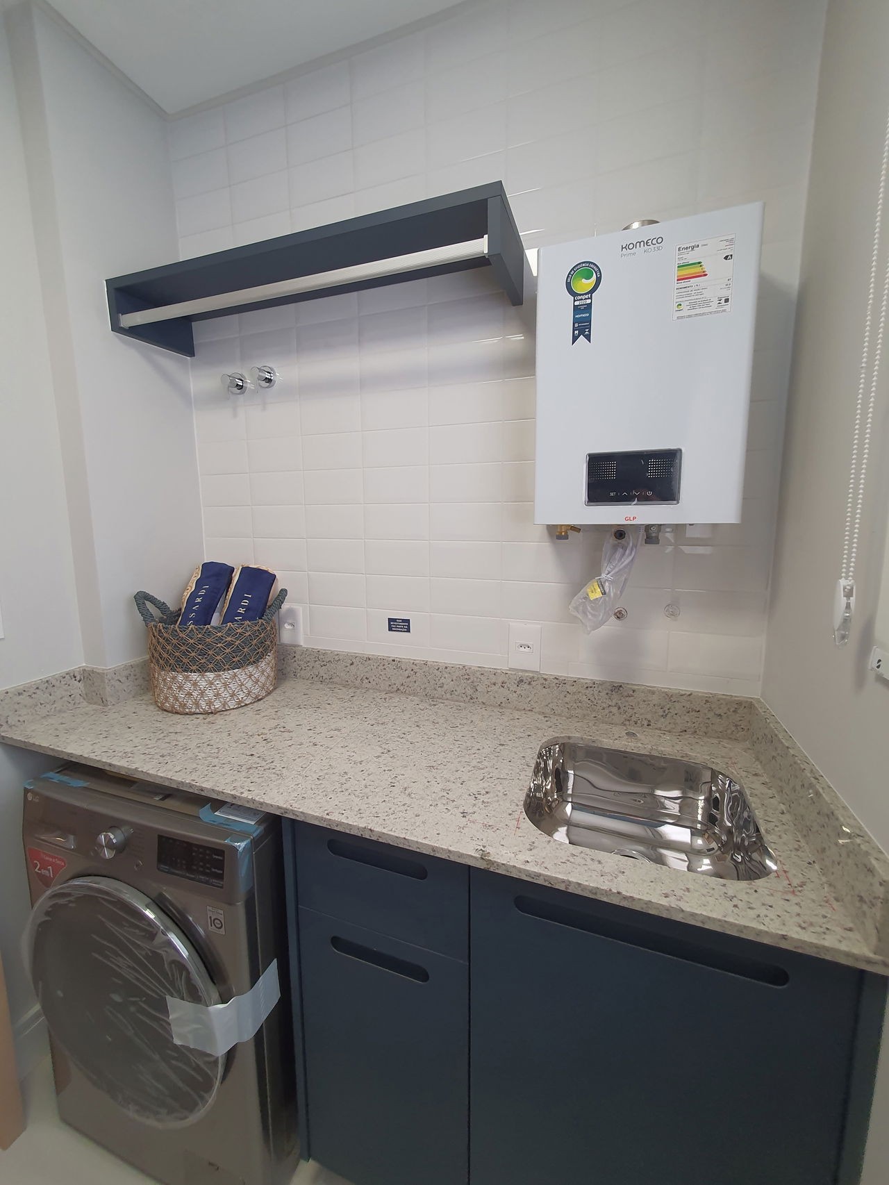 Apto Pronto de luxo na cidade de Balneário Camboriú/SC, no bairro Pioneiros, com 3 Suítes e 3 Vagas de Garagem. Localização Privilegiada. 210m do mar