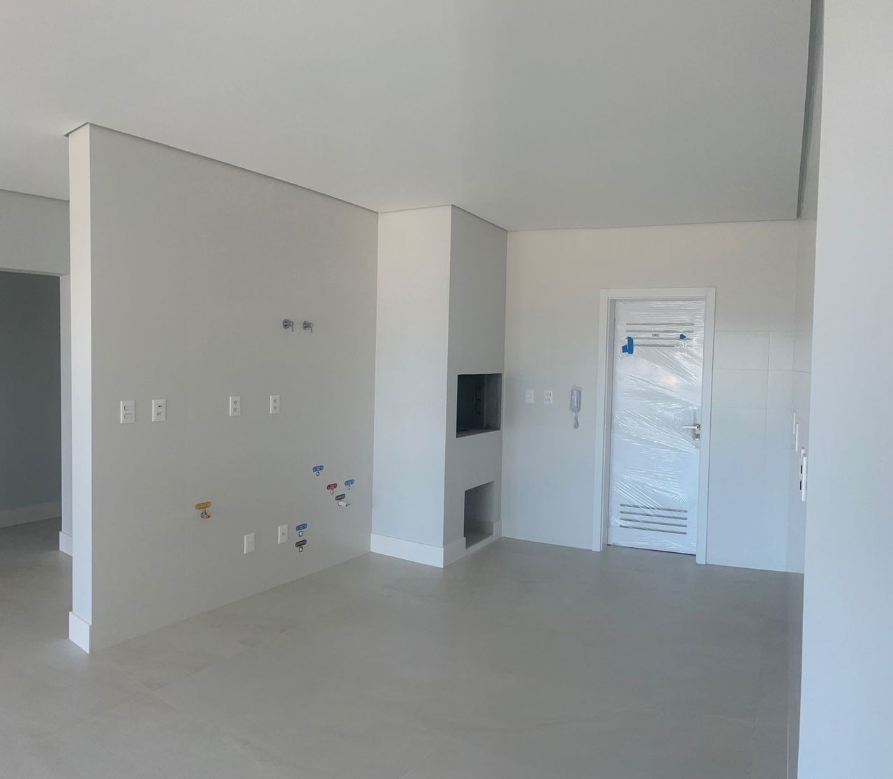 Apto Pronto em balneário Cambiário, com 370,94m² área privativa com 4 dormitórios, sendo 2 suítes, área de lazer completa
