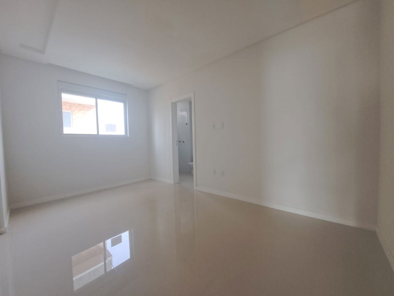 Apto Pronto em Itapema/SC bairro Meia Praia, 142m² área privativa, sendo 3 suítes, 3 vagas de garagem, área de lazer completa