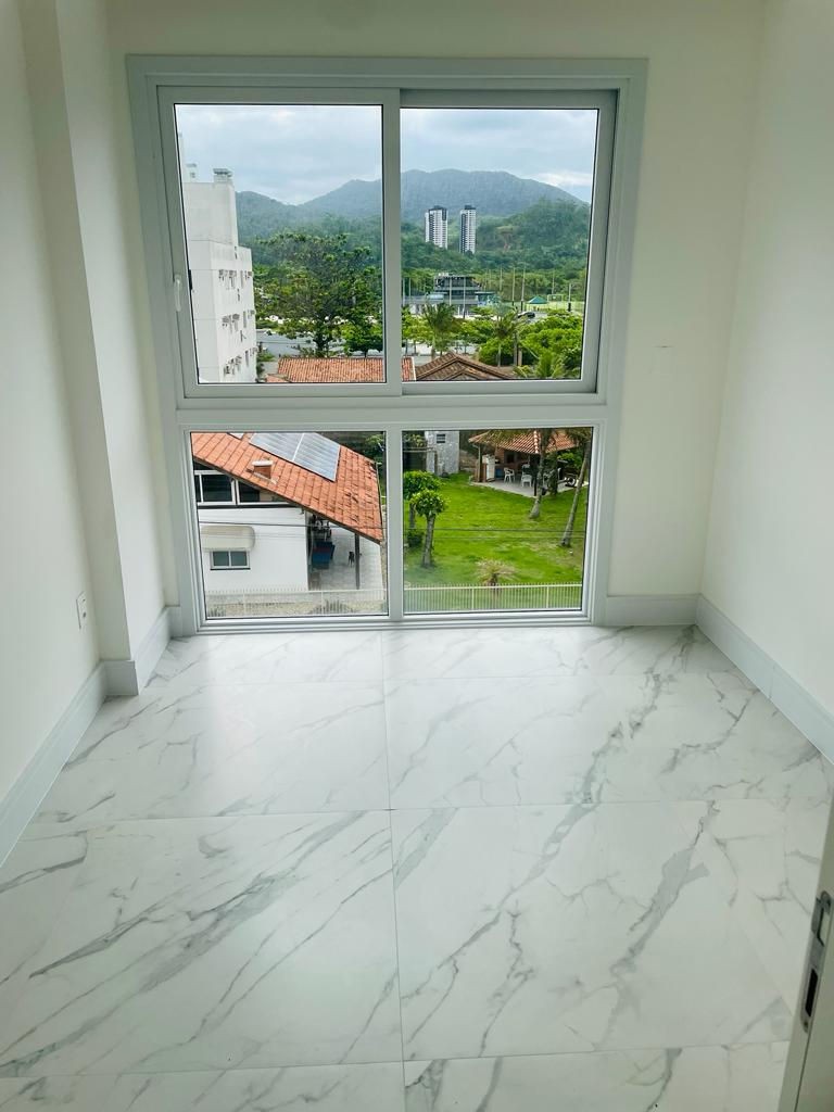 Apto Pronto em Itajaí, com 109m² área privativa, com 3 dormitórios sendo 2 suítes, 2 vagas de garagem, área de lazer completa