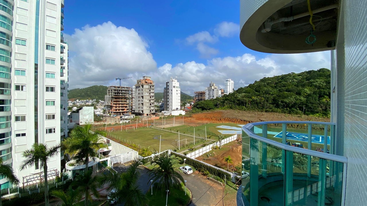Apto Pronto em Itajaí, com 180m² área privativa, sendo 4 suítes, 3 vagas de garagem, área de lazer completa
