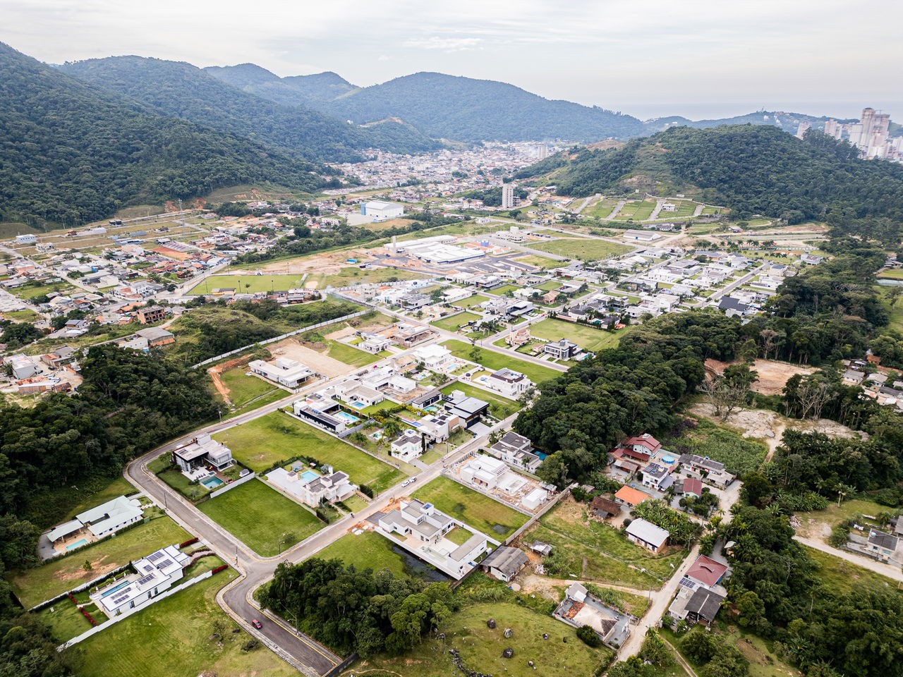 Chácara a venda na cidade de Itapema/SC no bairro Casa Branca, com 2.278 m², Lazer completo. Investimento.