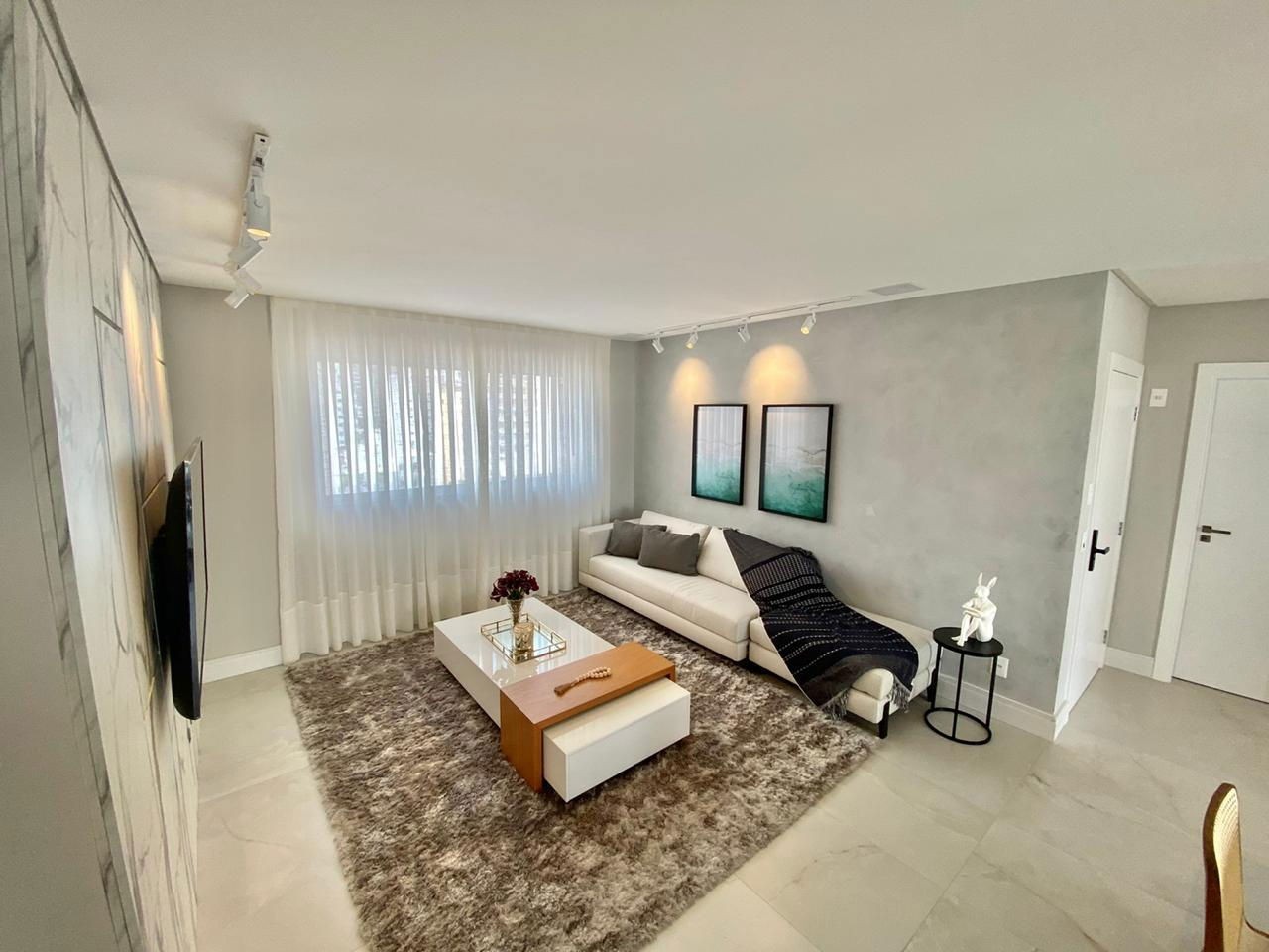 Apto Pronto de luxo na cidade de Balneário Camboriú/SC, no bairro Pioneiros, com 3 Suítes e 3 Vagas de Garagem. Localização Privilegiada. 210m do mar