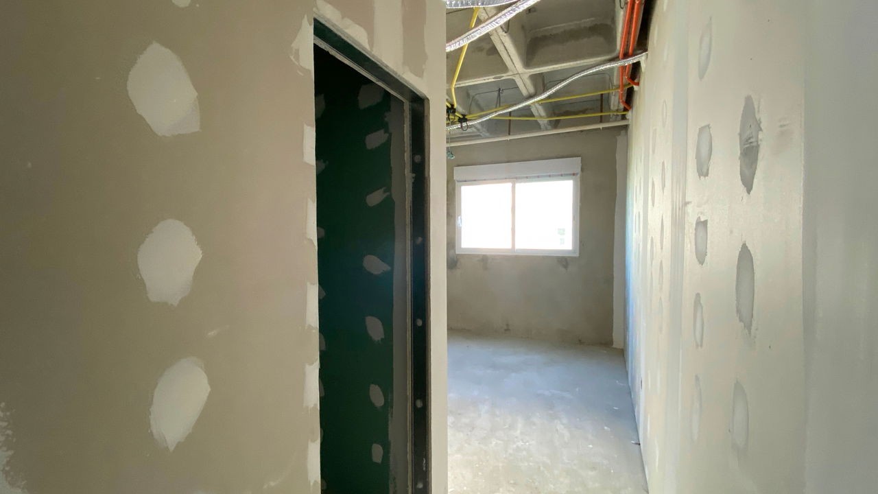 Apto Pronto em Itajaí, com 180m² área privativa, sendo 4 suítes, 3 vagas de garagem, área de lazer completa