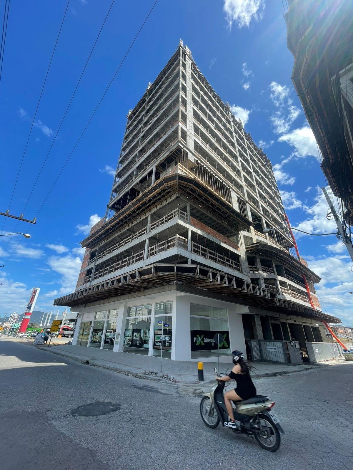 Apto Pronto em Itapema, bairro Morretes, com 43,89m² área privativa com 2 dormitórios sendo 1 suíte, 1 vaga de garagem