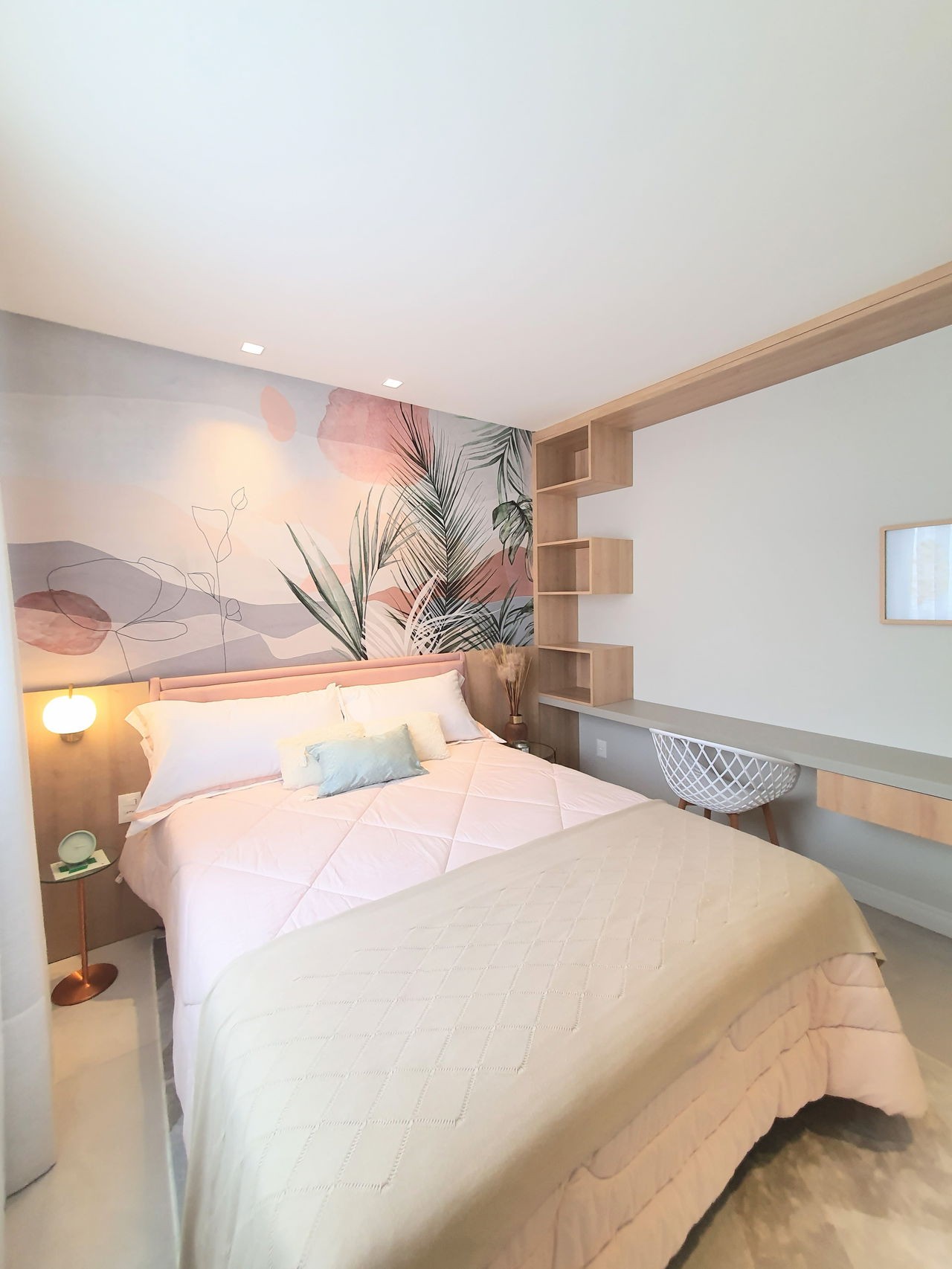 Apto Pronto de luxo na cidade de Balneário Camboriú/SC, no bairro Pioneiros, com 3 Suítes e 3 Vagas de Garagem. Localização Privilegiada. 210m do mar