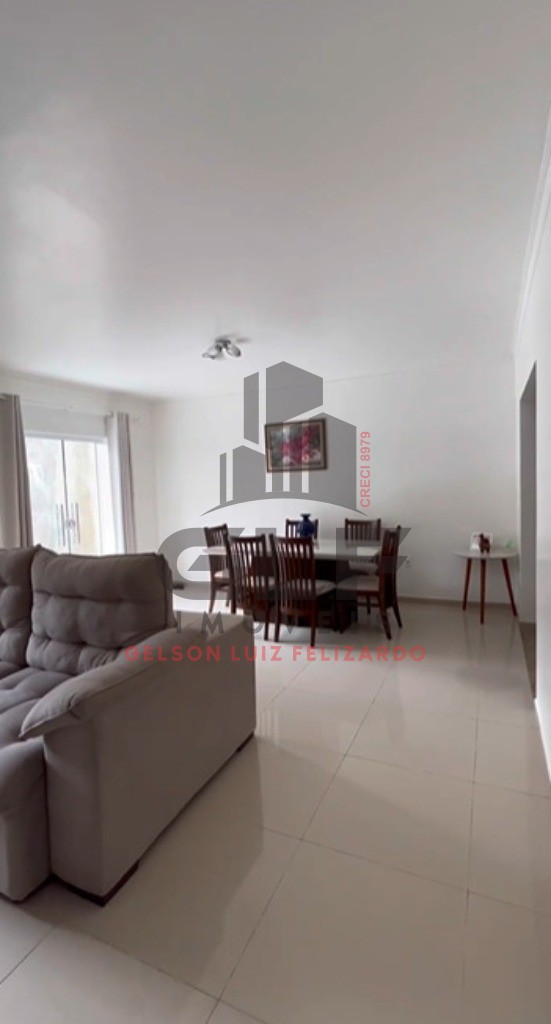 Casa Individual, Sozinha no terreno em Itapema/SC, no bairro Alto São Bento. Com 3 Dormitórios e 170 m² privativos. Bem localizada a 1.800 Mts do Mar