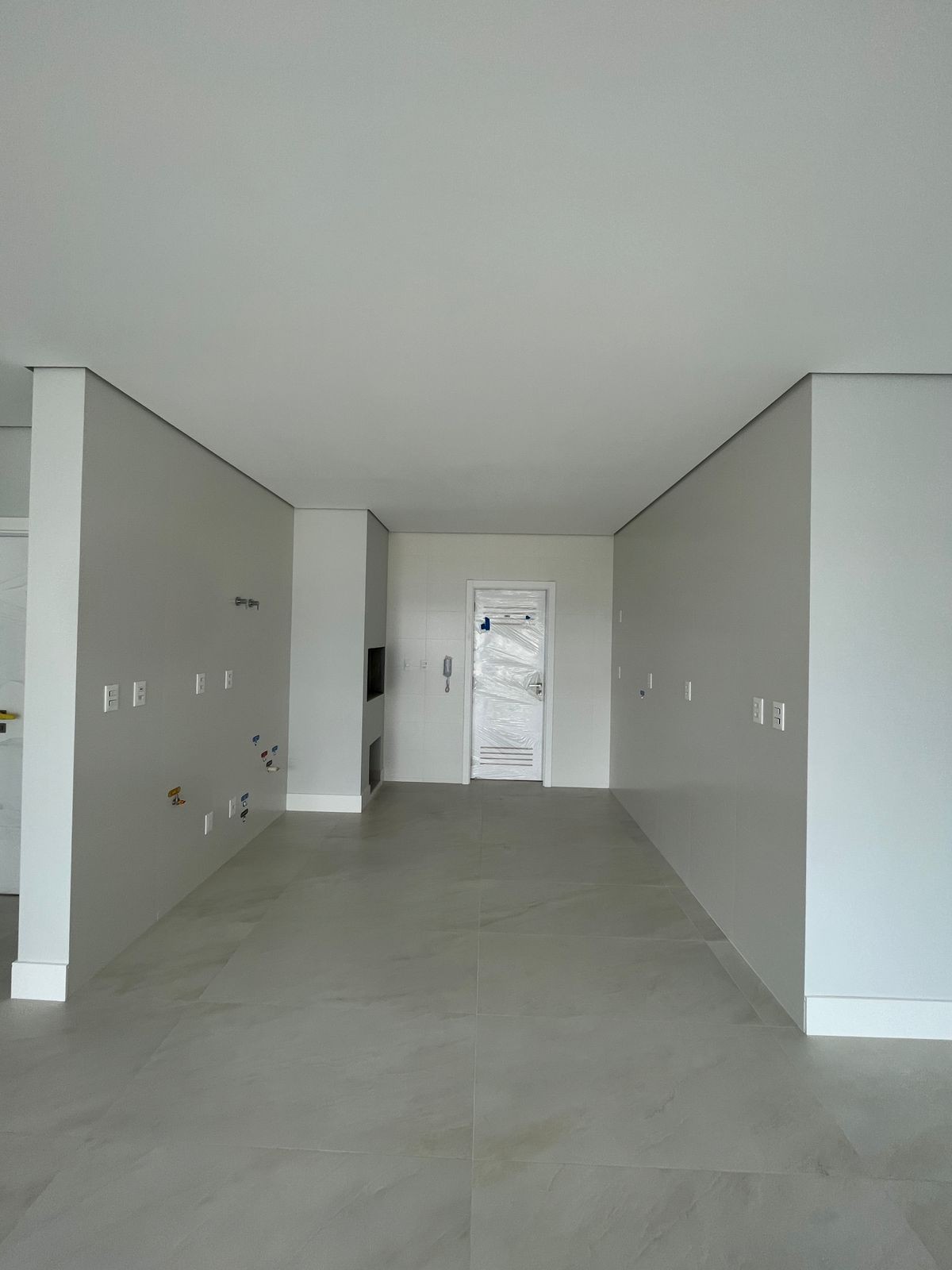 Apto Pronto em balneário Cambiário, com 370,94m² área privativa com 4 dormitórios, sendo 2 suítes, área de lazer completa