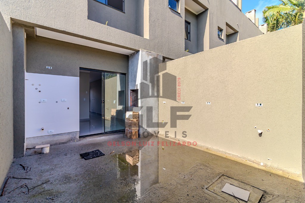Casa Sobrado Novo em Itapema/SC no Sertão do Trombudo, com 120m², 2 suítes e 1 vaga de garagem. 35m² de terraço