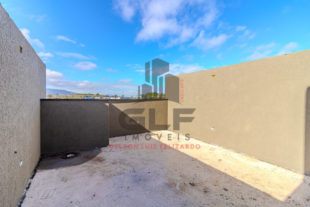Casa Sobrado Novo em Itapema/SC no Sertão do Trombudo, com 120m², 2 suítes e 1 vaga de garagem. 35m² de terraço