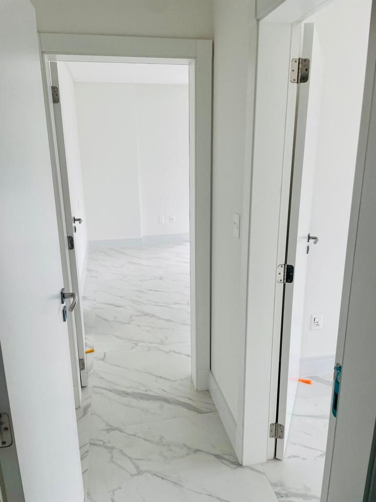 Apto Pronto em Itajaí, com 109m² área privativa, com 3 dormitórios sendo 2 suítes, 2 vagas de garagem, área de lazer completa
