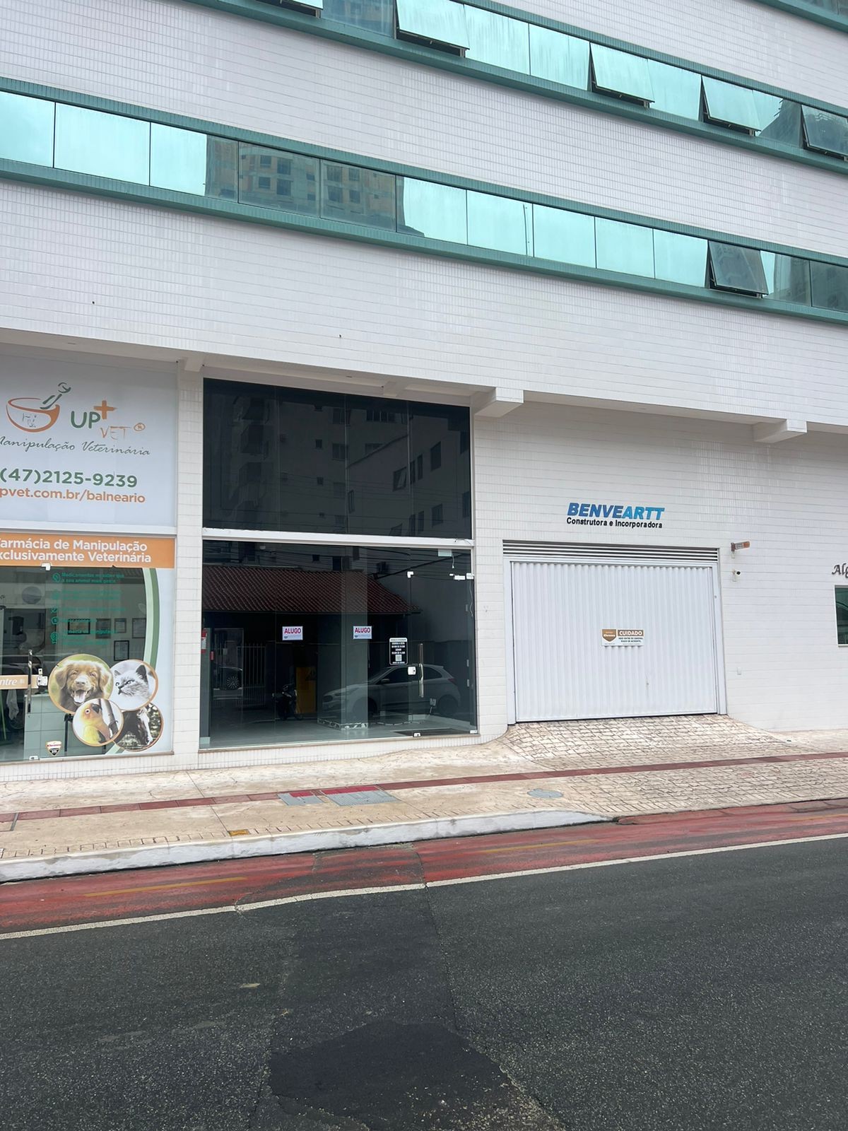 Oportunidade única: sala comercial de 101m² no centro de bal