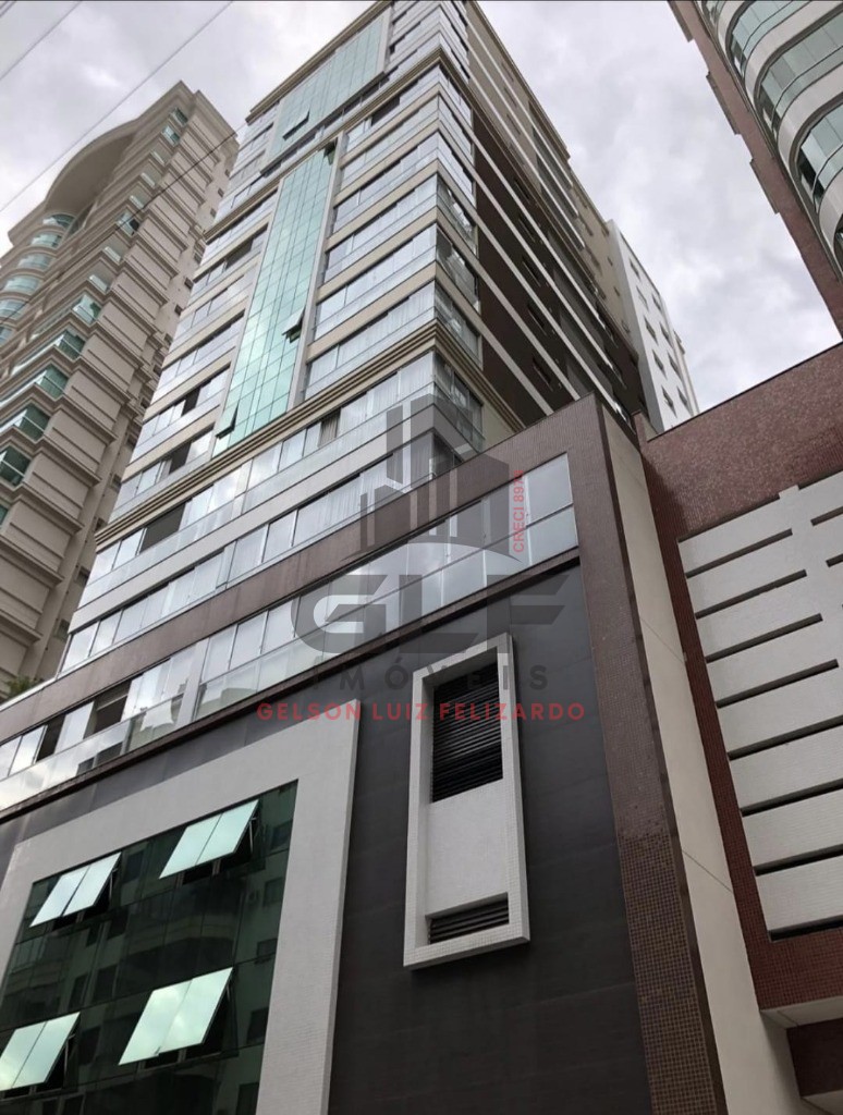 Apartamento de Alto Padrão na cidade de Itapema/SC, no bairro Meia Praia, com 3 Suítes mais um dormitório e 3 Vagas de Garagem. Localização Privilegi