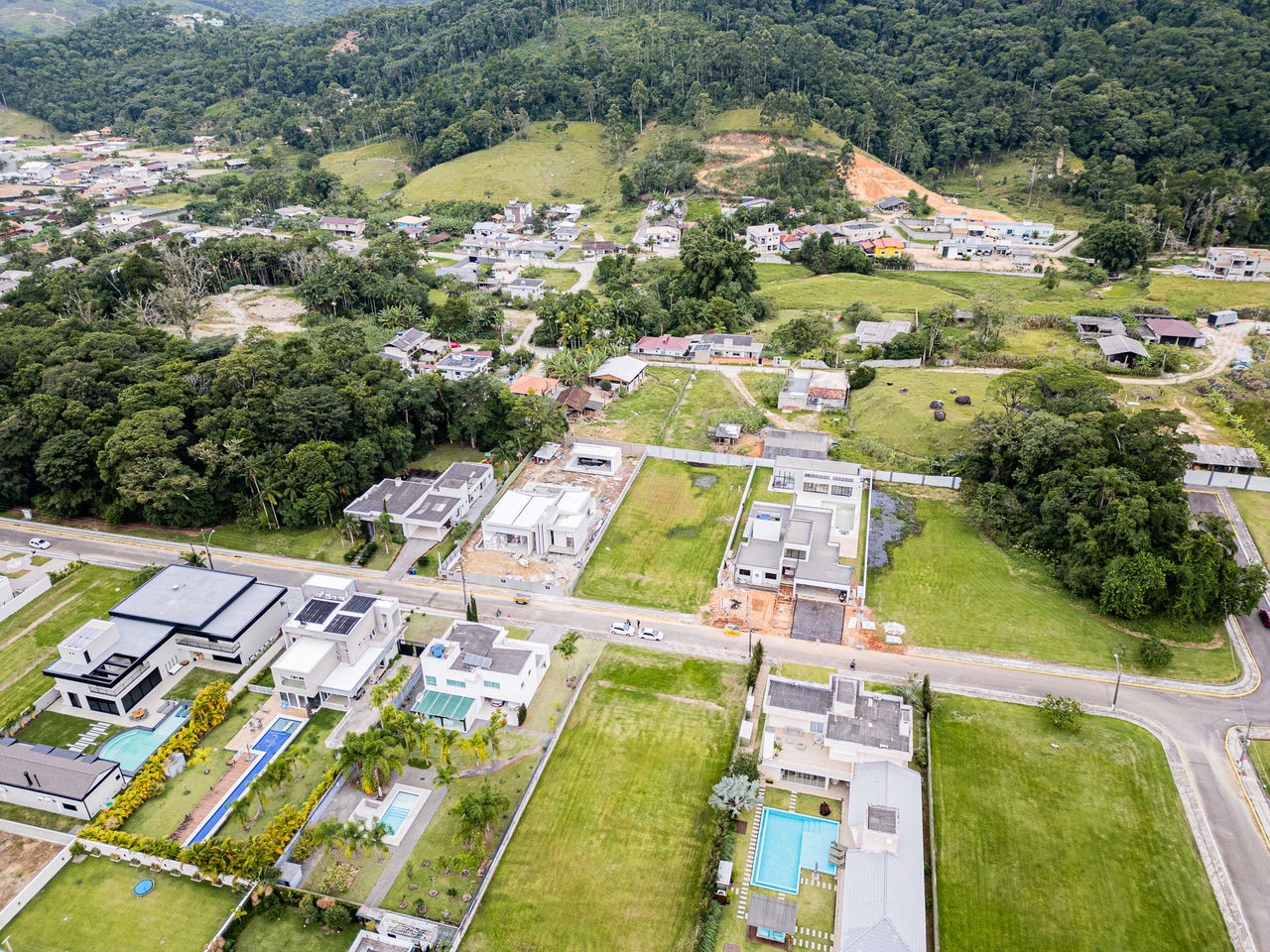 Chácara a venda na cidade de Itapema/SC no bairro Casa Branca, com 2.278 m², Lazer completo. Investimento.