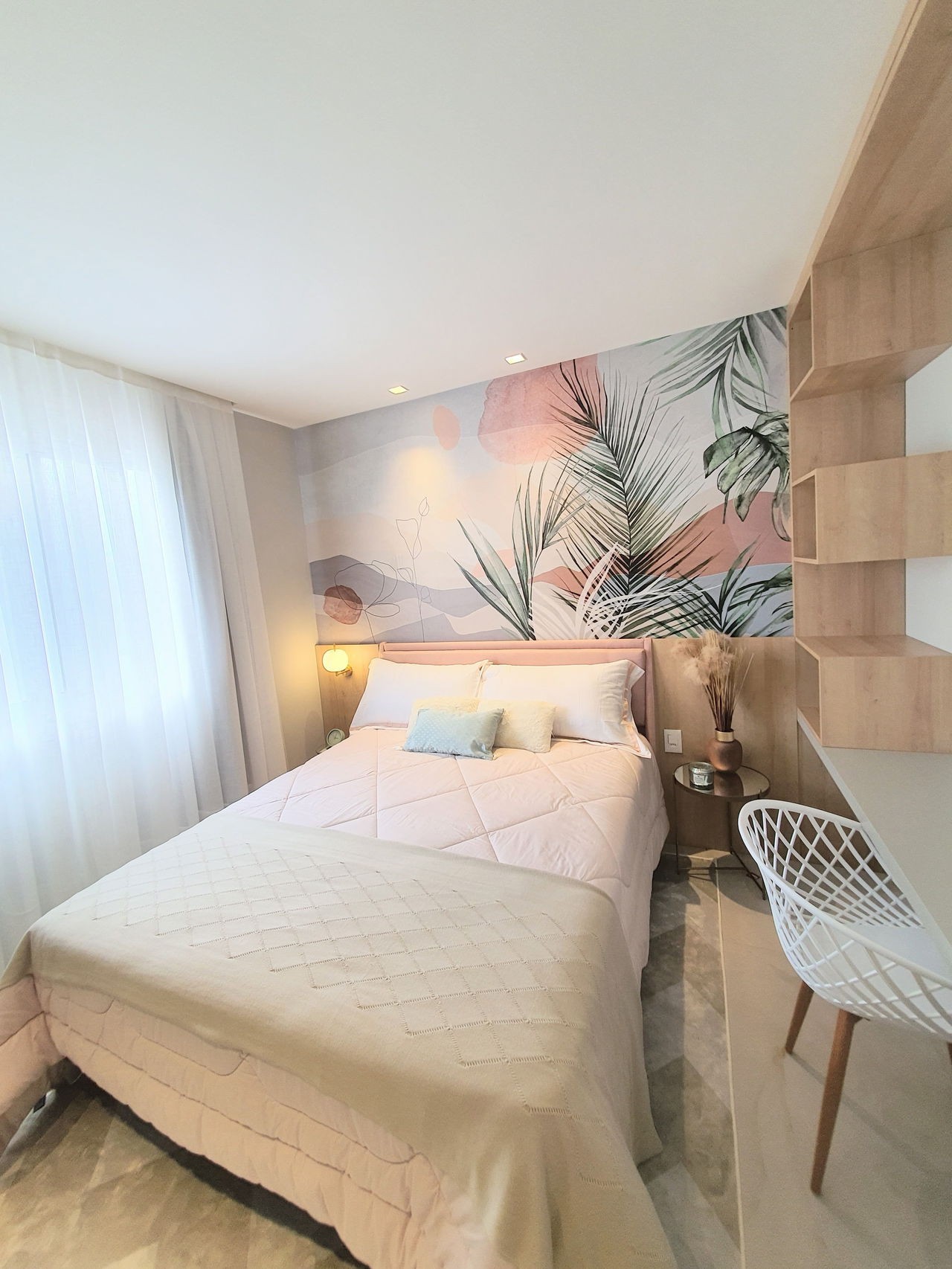 Apto Pronto de luxo na cidade de Balneário Camboriú/SC, no bairro Pioneiros, com 3 Suítes e 3 Vagas de Garagem. Localização Privilegiada. 210m do mar