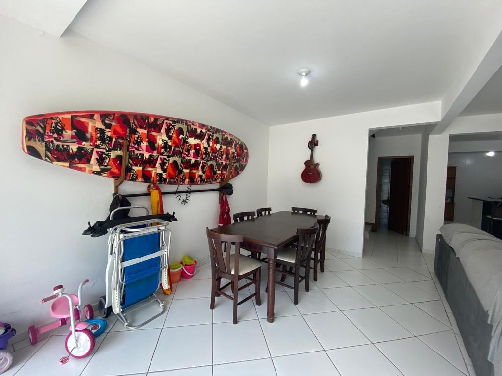 Casa pronta em bombinhas, com 115,08m² área privativa, sendo