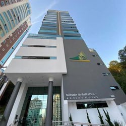 Apto Pronto em Balneário Camboriú, com 119m² área privativa, com 3 dormitórios sendo 1 suíte, 4 vagas de garagem, com área de lazer