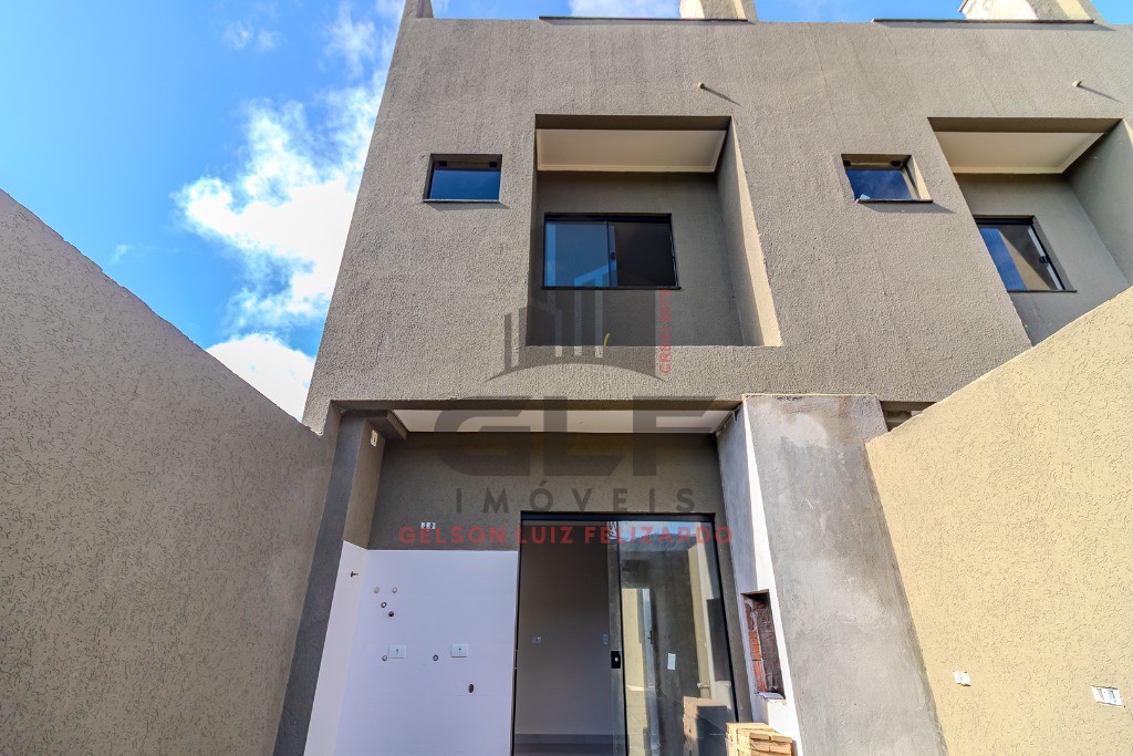 Casa Sobrado Novo em Itapema/SC no Sertão do Trombudo, com 120m², 2 suítes e 1 vaga de garagem. 35m² de terraço