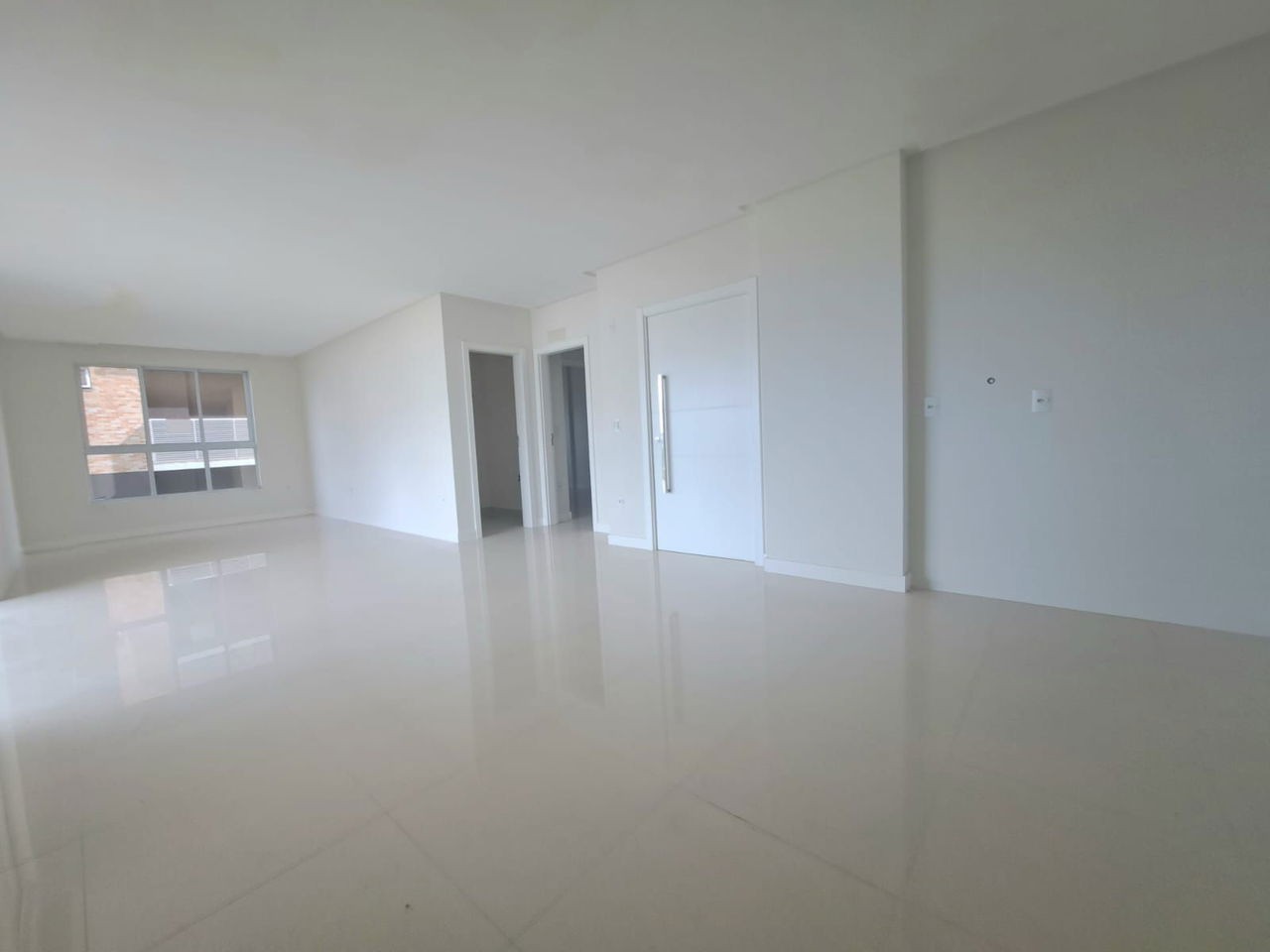 Apto Pronto em Itapema/SC bairro Meia Praia, 142m² área privativa, sendo 3 suítes, 3 vagas de garagem, área de lazer completa