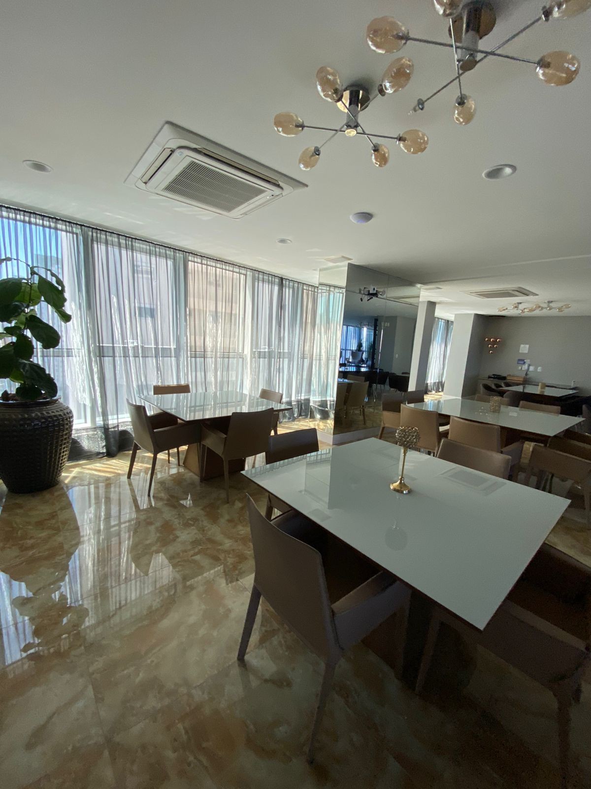 Imperdível! Apartamento de Luxo Pronto na Barra Sul, Balneário Camboriú-SC: 4 suítes, 3 vagas, 220,79m². Agende sua visita!