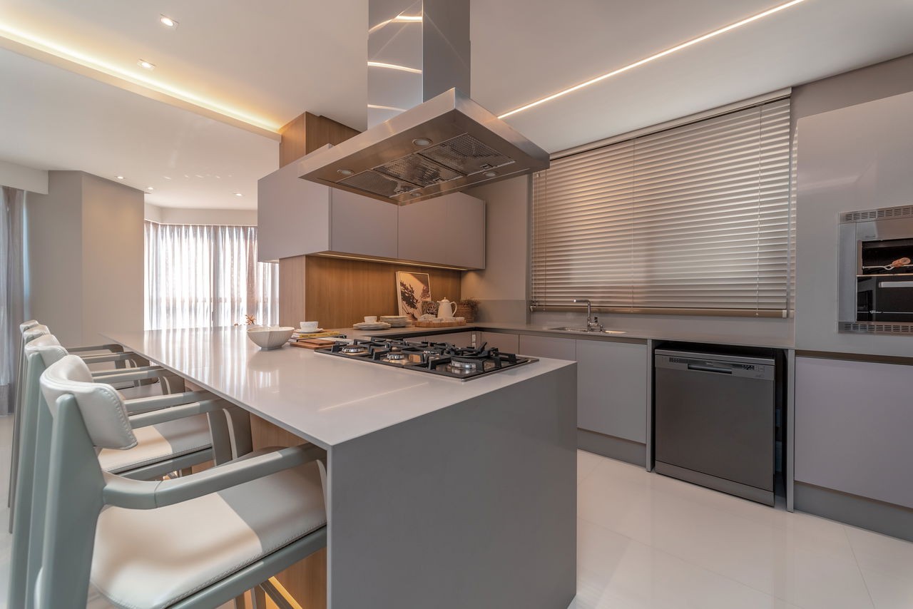 Luxuoso apartamento pronto à venda no Centro de Balneário Camboriú-SC: 4 quartos, 4 suítes, 4 banheiros, 4 vagas de garagem, 233m².