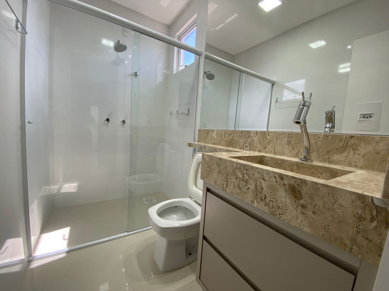 Apartamento Pronto em Itapema/SC bairro Meia Praia, com 142m² área privativa, não perca essa oportunidade