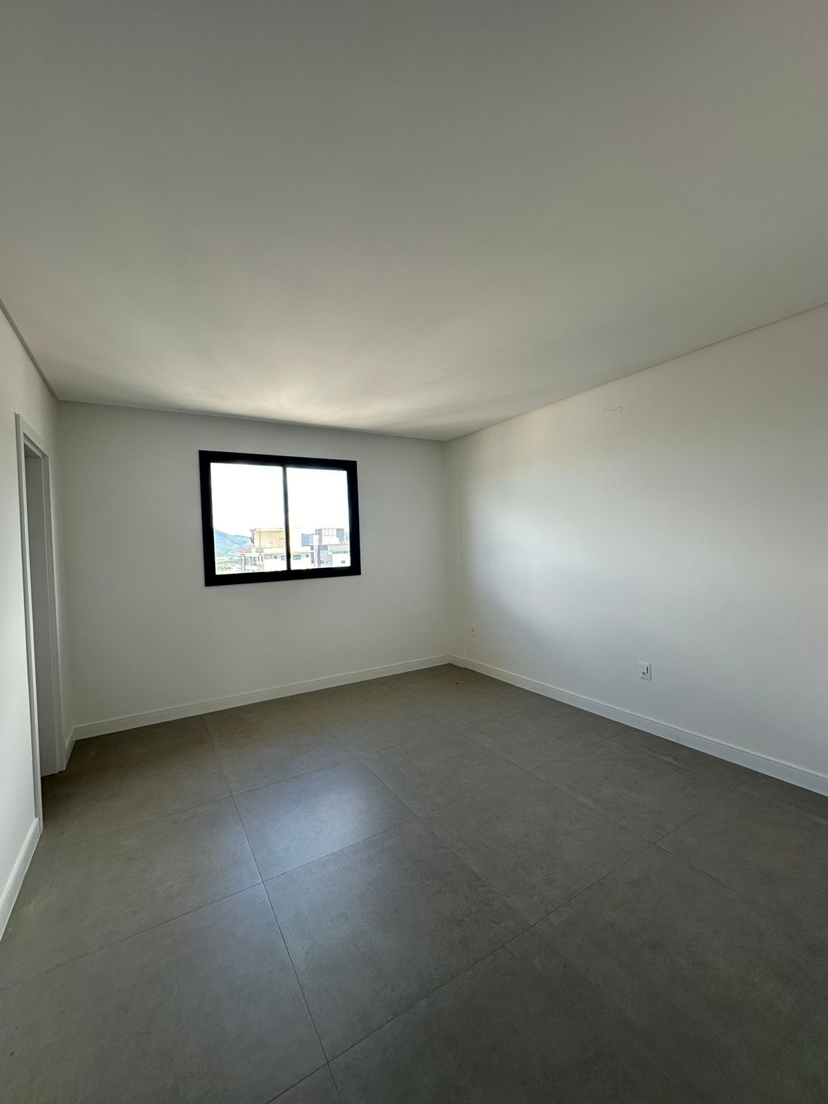 Apartamento Novo e Pronto para Morar em Itapema/SC no bairro Andorinha, a 480m do mar, com 137m², 3 Suítes e 3 Vagas de garagem, com Lazer Completo.