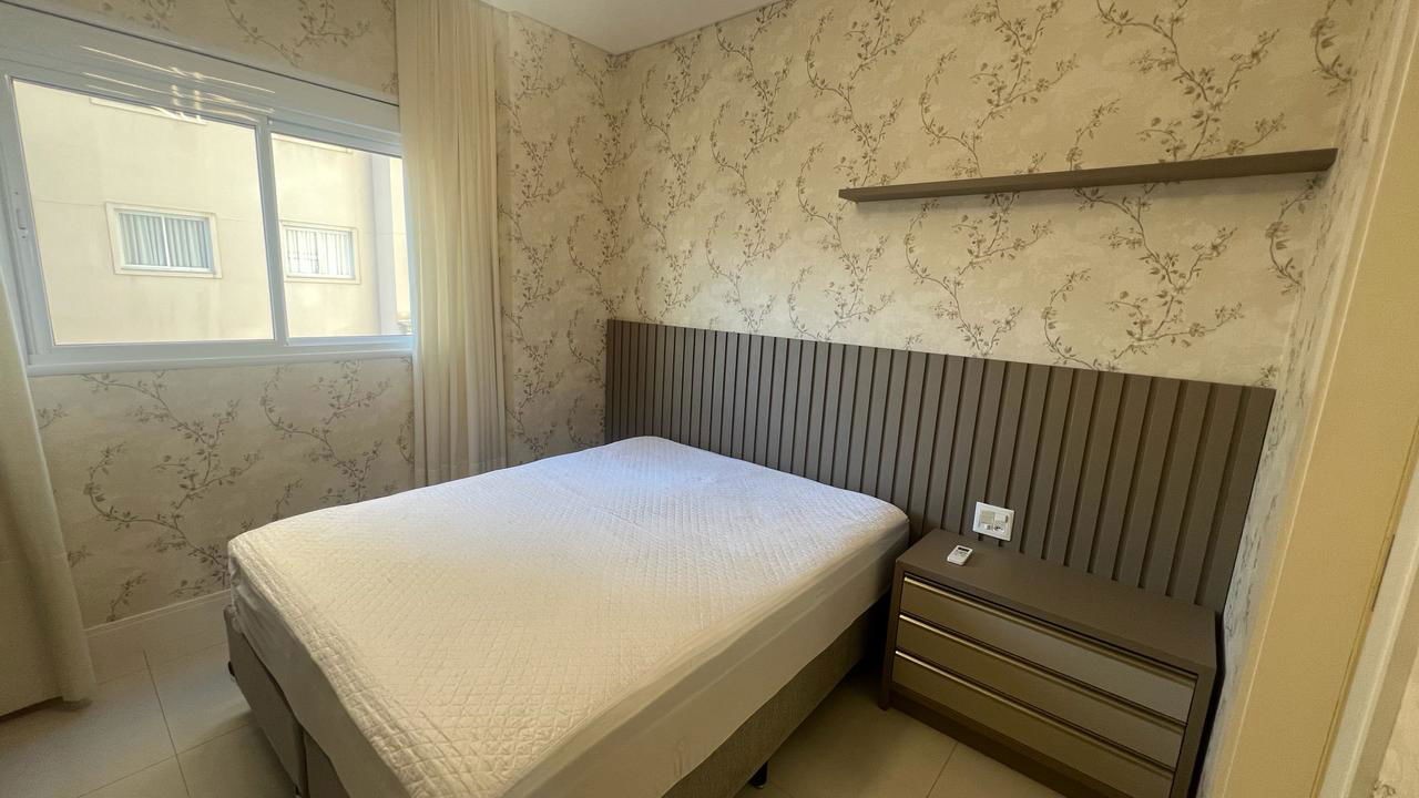 Apartamento Pronto Mobiliado em Itapema/SC no bairro Meia Praia, com 268m², 4suítes e 2vagas de gragem. Ótima localização a 400m do mar. Investimento.