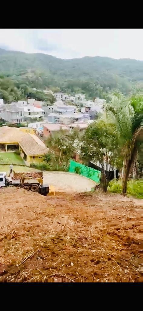 Casa pronta em balneário camboriú com 350m² de área privativ