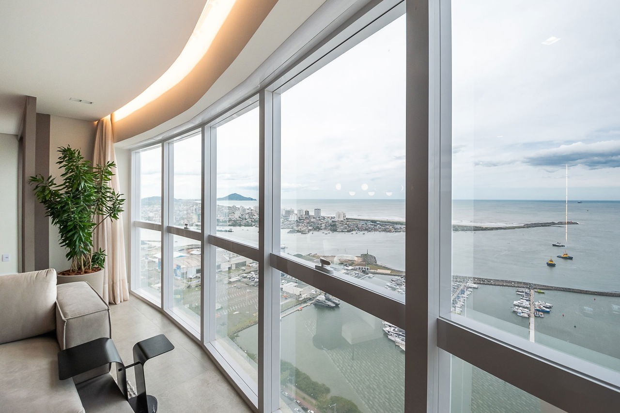 Imperdível apartamento Pronto à venda em Itajaí-SC, no bairro Fazenda: 3 quartos, 3 suítes, 5 banheiros, 5 vagas de garagem, 328,96 m²!