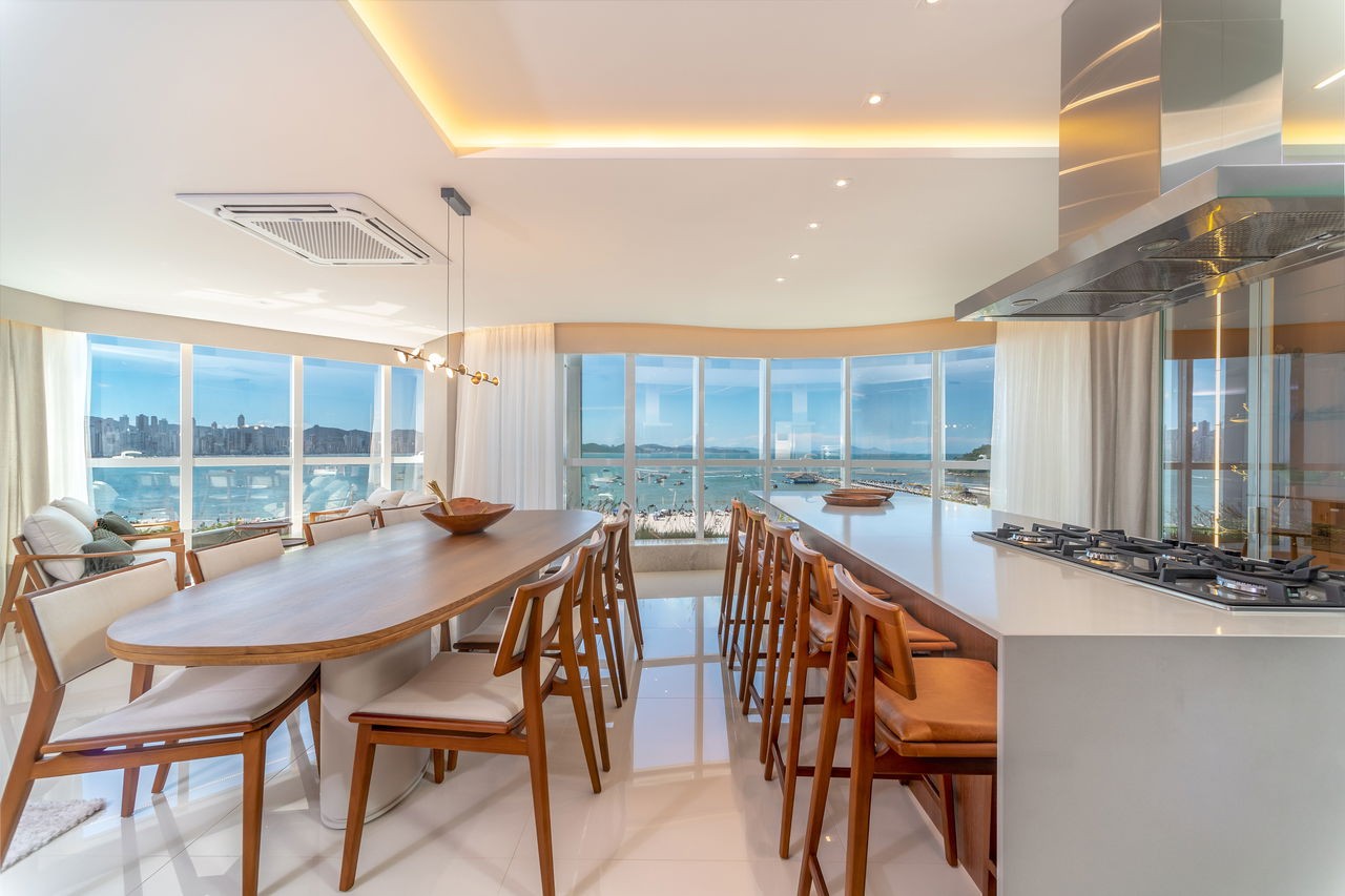 Apartamento de Luxo pronto à Venda no Centro de Balneário Camboriú-SC: 4 Quartos, 4 Suítes, 5 Banheiros, 4 Vagas de Garagem, 237m² de Área