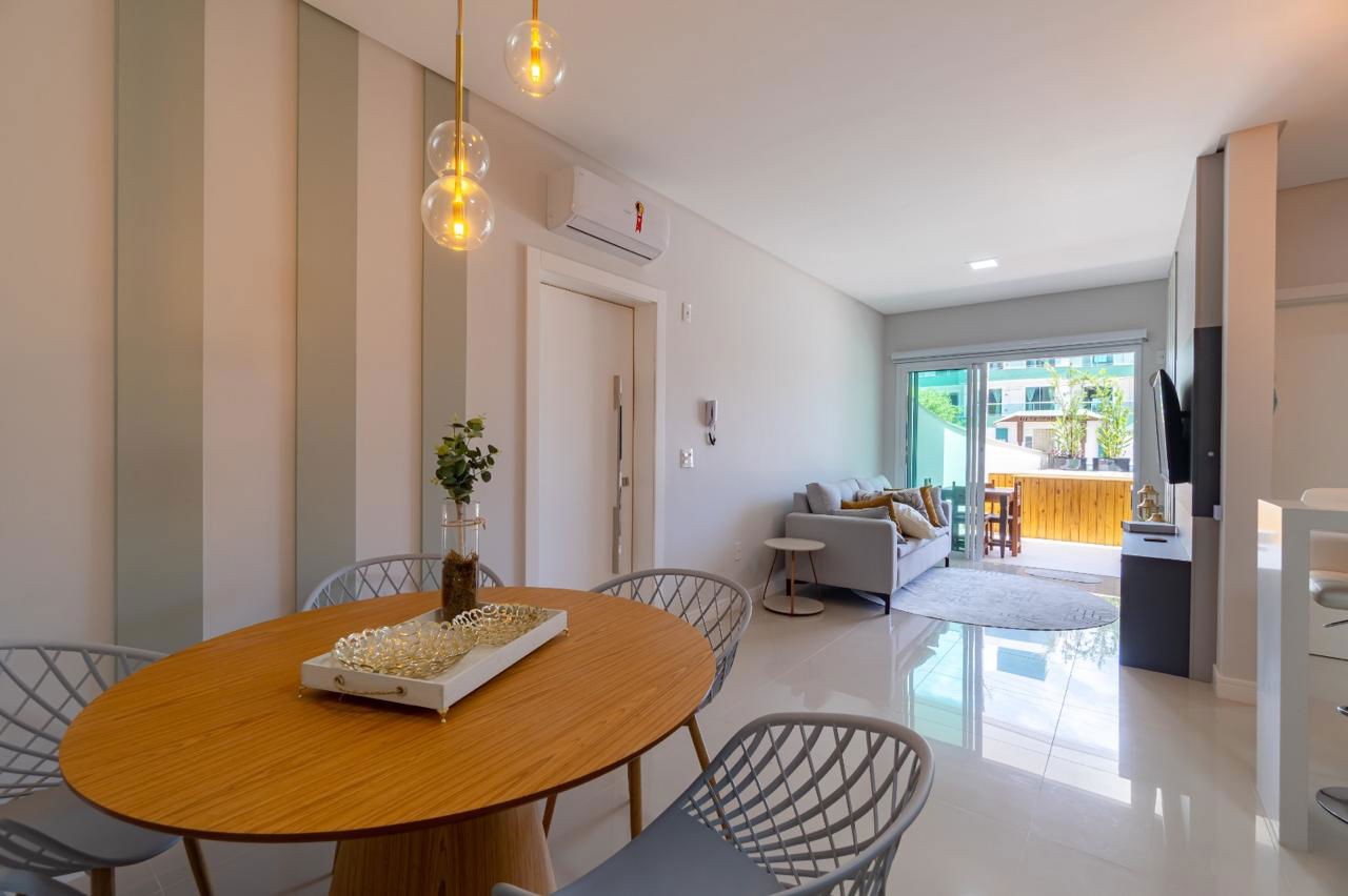 Apartamento Pronto à venda em Bombinhas-SC, Canto Grande: 1 quarto, 1 suíte, 1 banheiro, 1 vaga - 70m². Aproveite!
