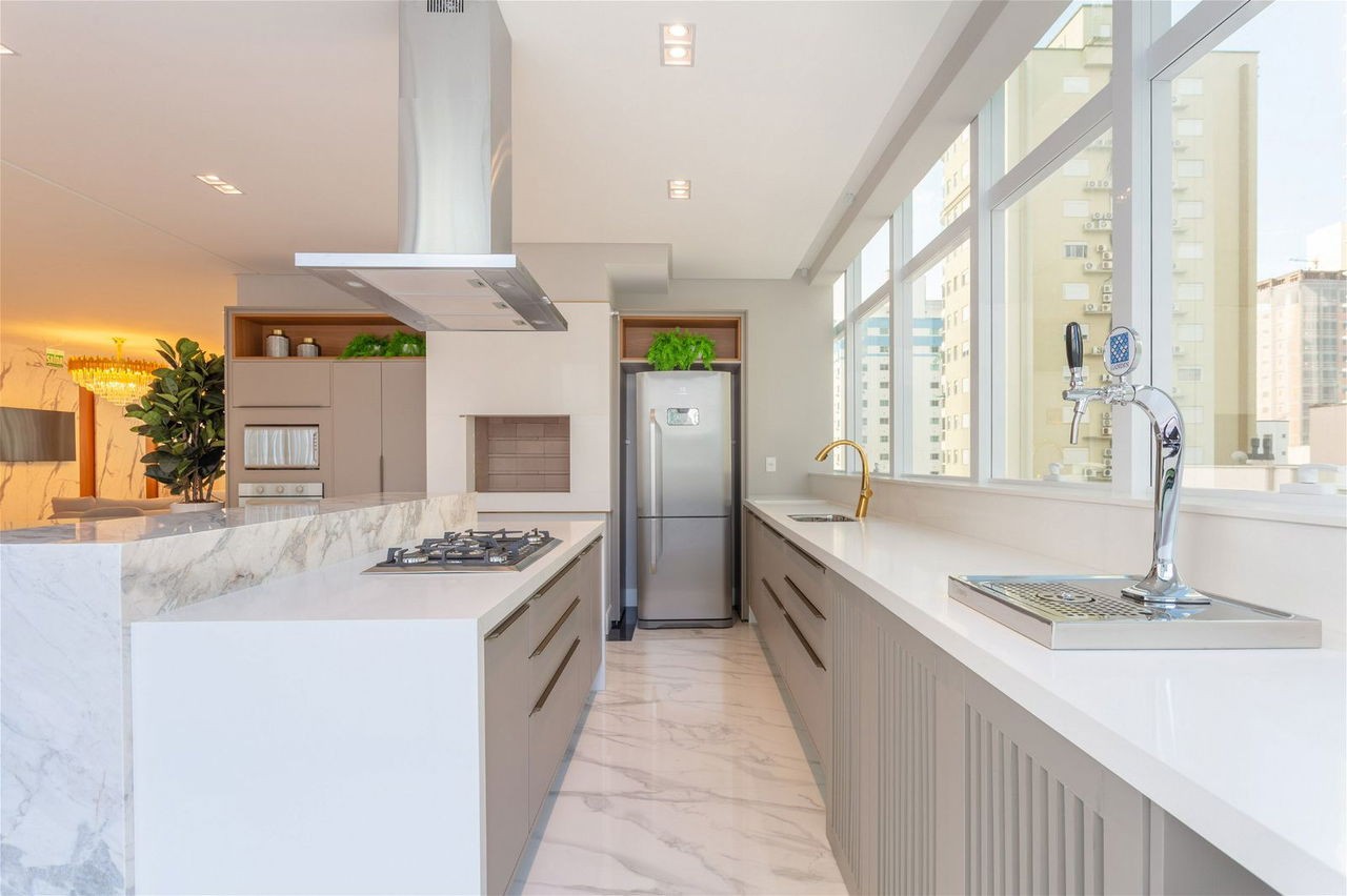 Apartamento Novo e Pronto para Morar em Itapema/SC no bairro Andorinha, a 480m do mar, com 137m², 3 Suítes e 3 Vagas de garagem, com Lazer Completo.