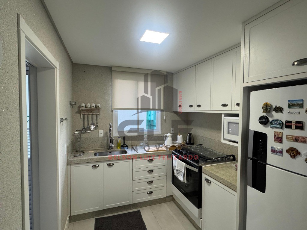 Apartamento de Alto Padrão na cidade de Itapema/SC, no bairro Meia Praia, com 4 Suítes sendo 01 máster com hidromassagem e 3 Vagas de Garagem.