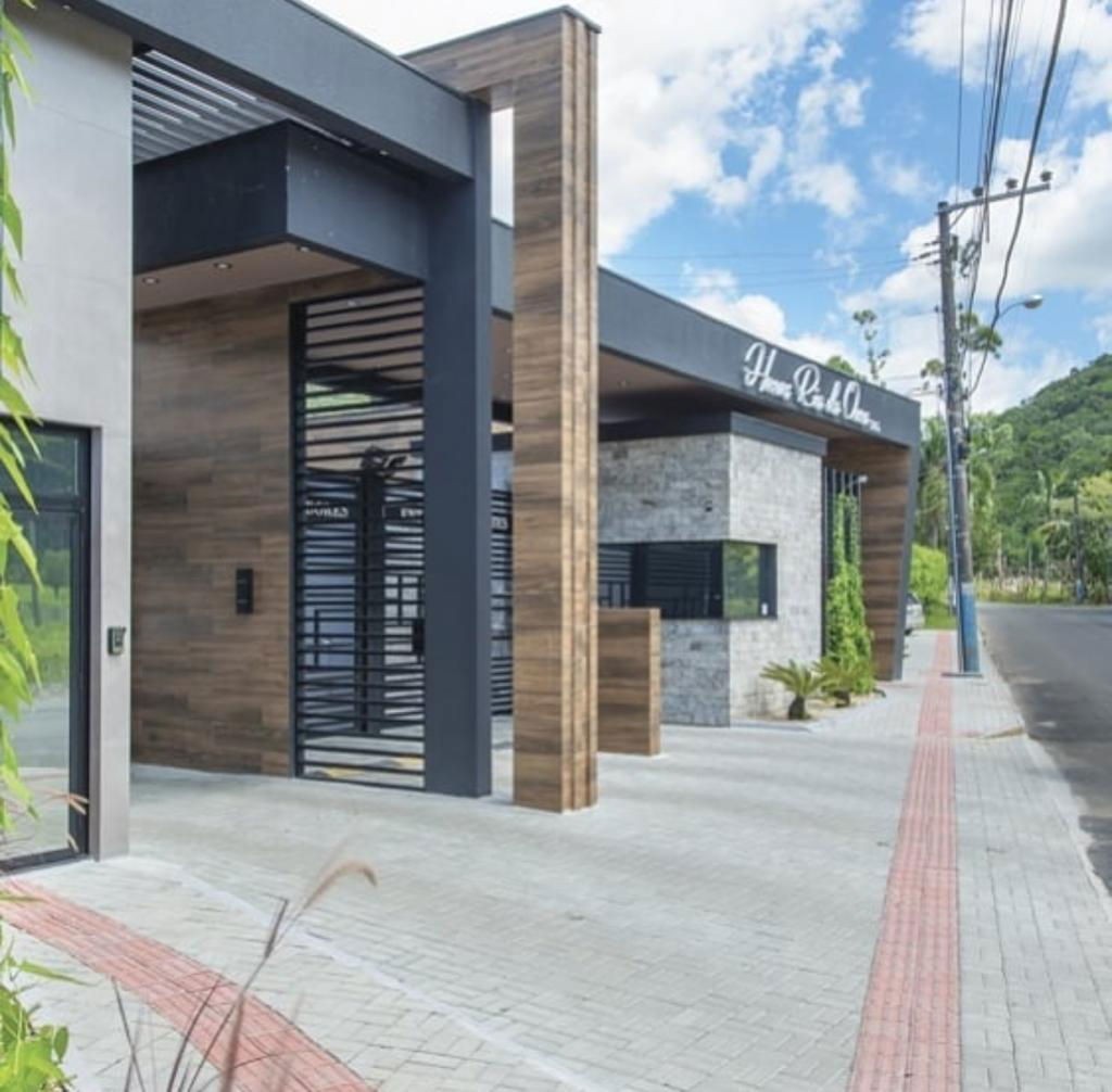 Casa pronta em balneário camboriú com 350m² de área privativ