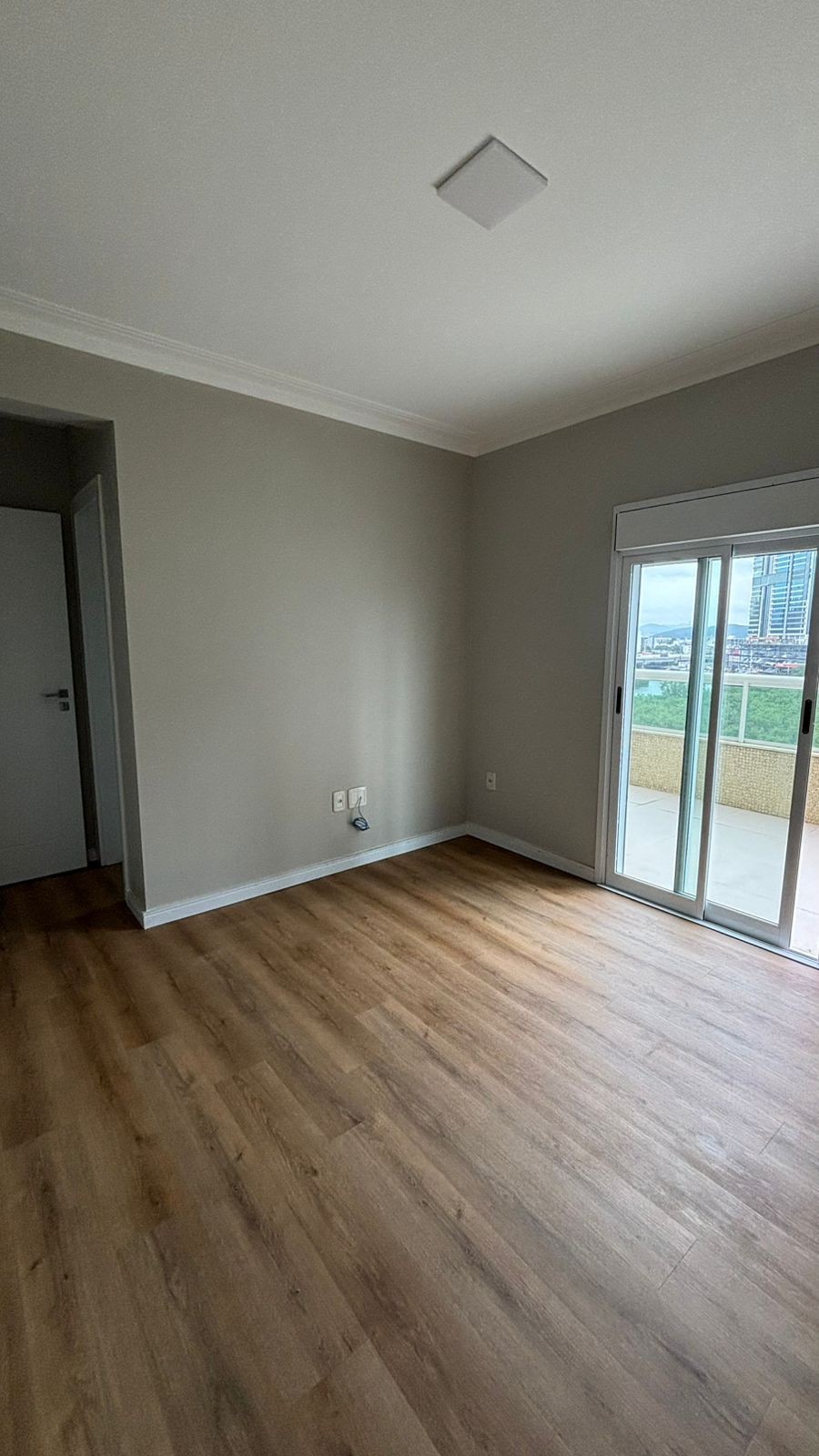 Apartamento Pronto para morar em Balneário Camboriú/SC com 160m² de área privativa sendo 3 suítes 3 vagas de garagem