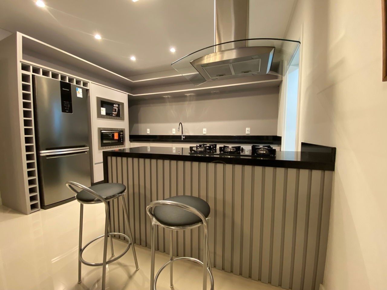 Apartamento Pronto em Itapema/SC bairro Meia Praia, com 142m² área privativa, não perca essa oportunidade