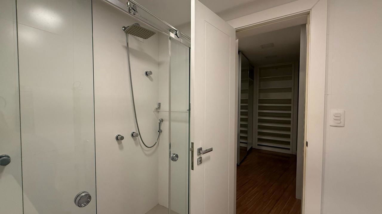 Apartamento Pronto Para morar em Balneário Camboriú/SC com 300m² área privativa sendo 4 suítes, 5 vagas de garagem, lazer completo