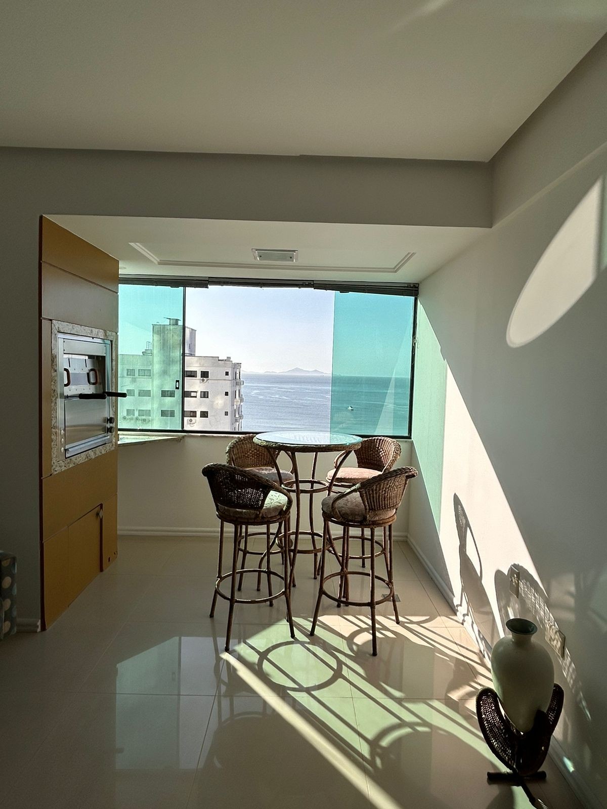 Imperdível apartamento Pronto à venda em Balneário Camboriú-SC, Barra Sul: 3 quartos, 1 suíte, 2 banheiros, 1 vaga de garagem, 140m².