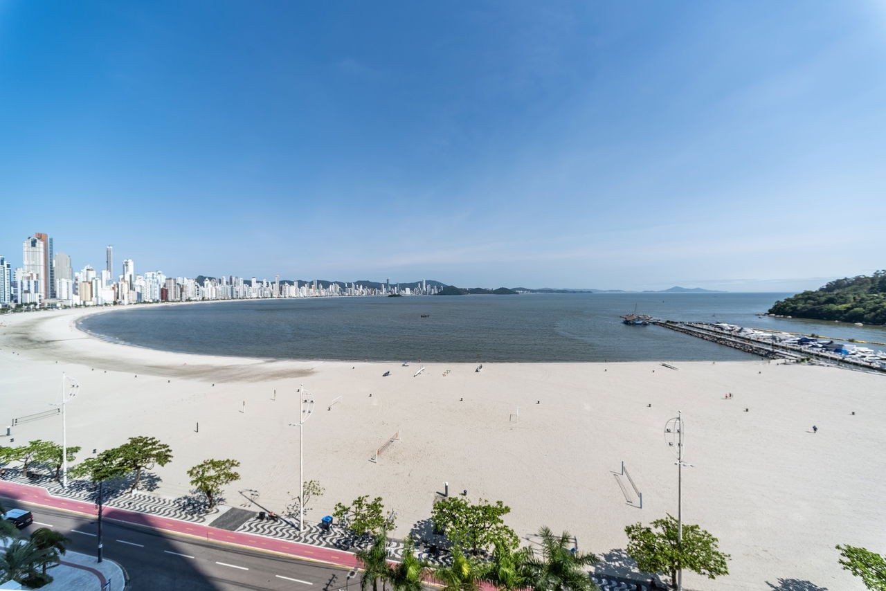 Apartamento de luxo pronto no Centro de Balneário Camboriú-SC: 4 quartos, 4 suítes, 5 banheiros, 4 vagas de garagem, 237m²