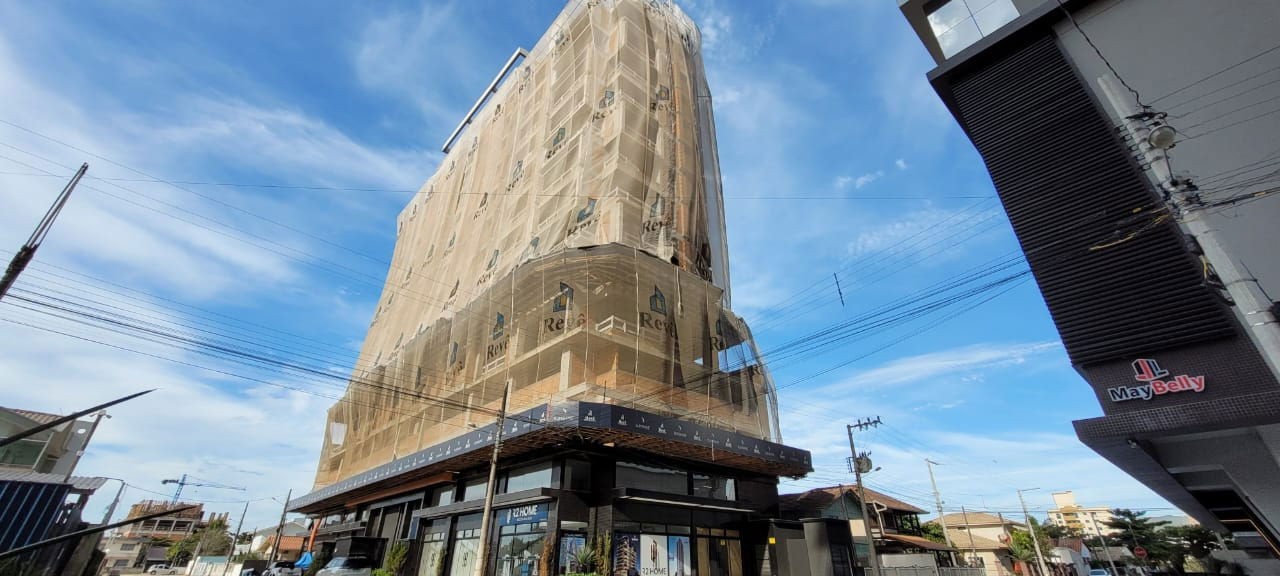 Apartamento em Construção na cidade de Itapema/SC no bairro Meia Praia, 1 dormitório e 1 Vaga de garagem. Bem localizado. Investir