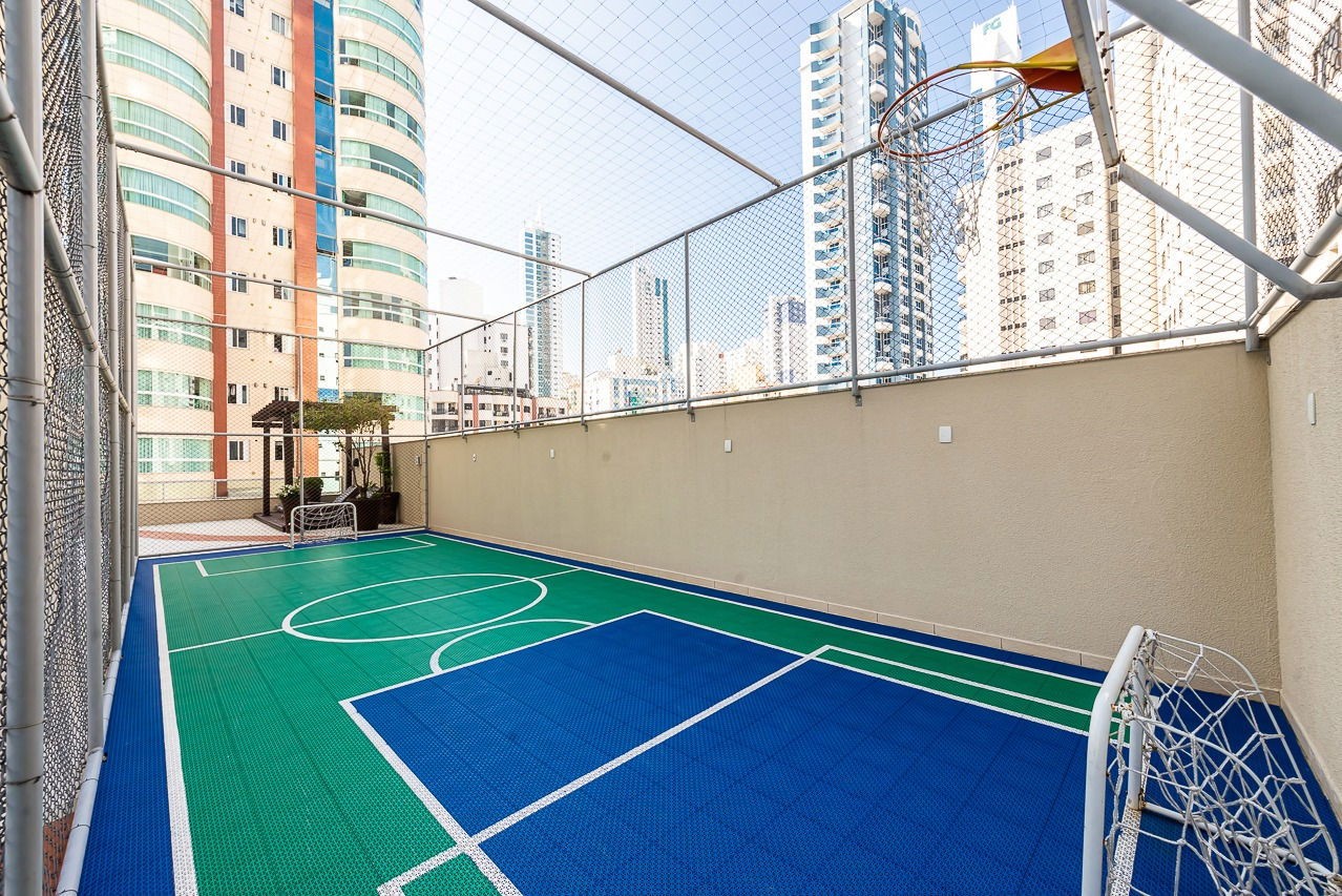 Sala comercial na cidade de Balneário Camboriú/SC no bairro Centro, com 109m² e 1 Vaga de Garagem.