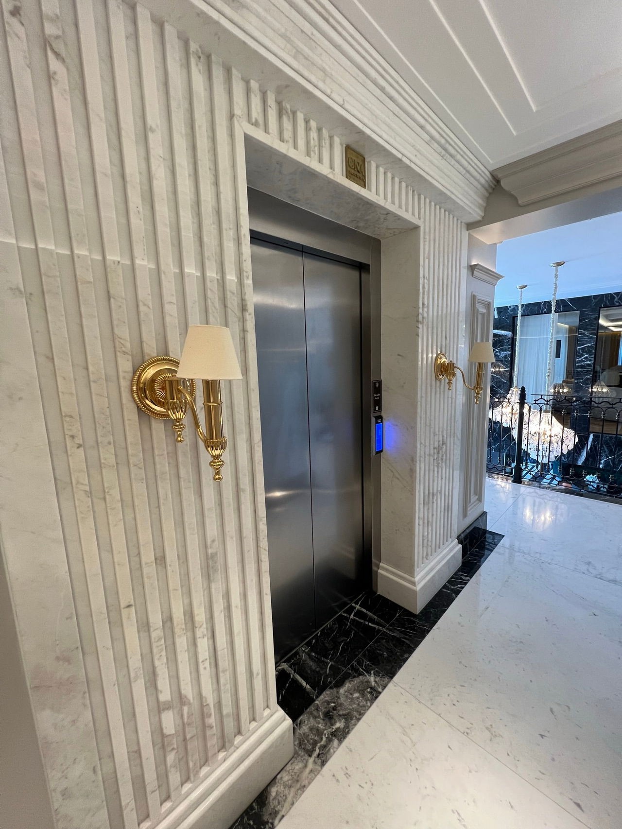 Apartamento de Luxo Frente Mar Pronto Para Morar em Itapema/SC, bairro Meia Praia. 180m², 4 suítes e 3 vagas de garagem. Localização privilegiada.