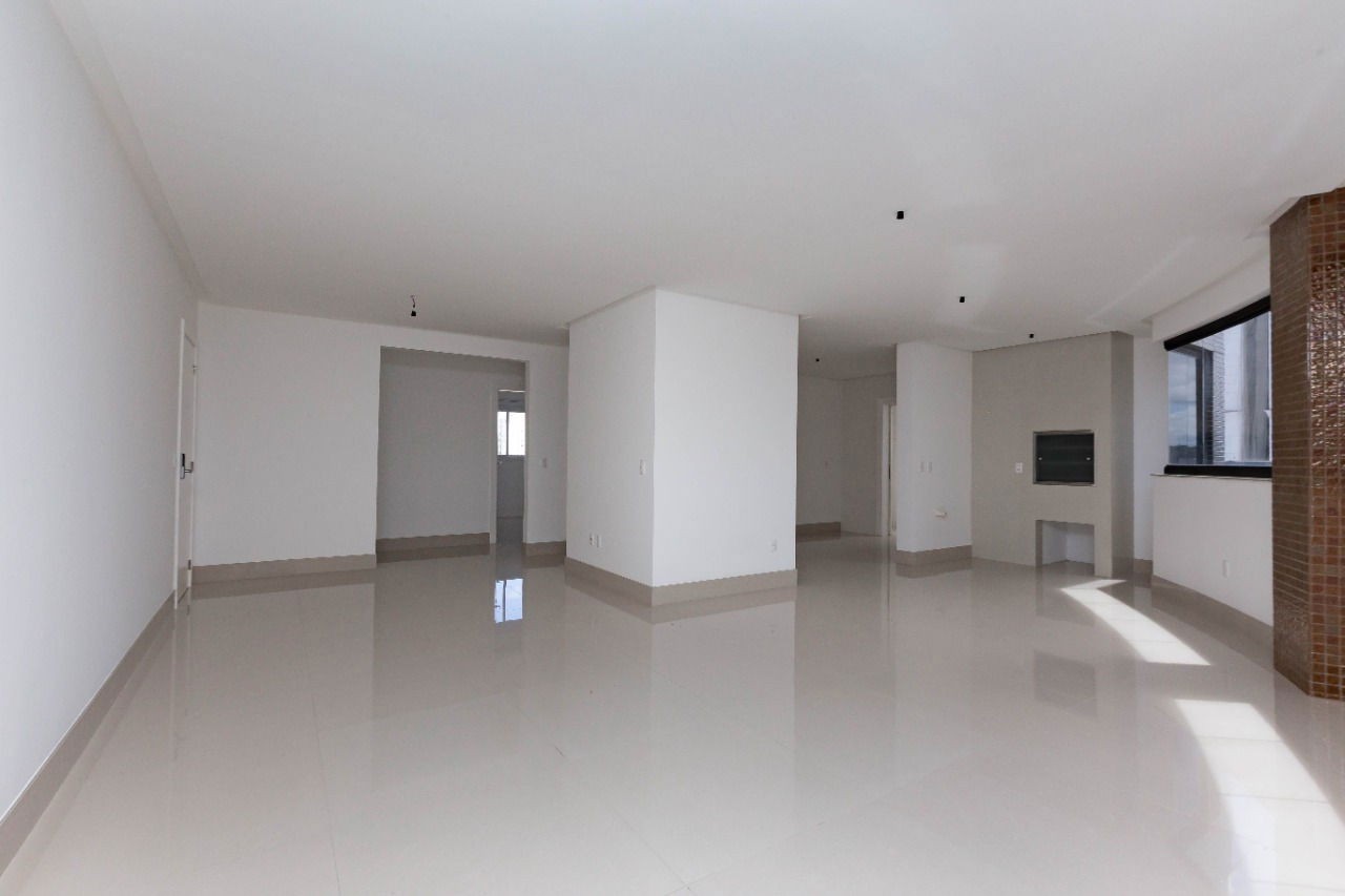 Apartamento de luxo Pronto na cidade de Balneário Camboriú/SC, no bairro Centro, com 4 Suítes e 3 Vagas de Garagem. Localização Privilegiada.