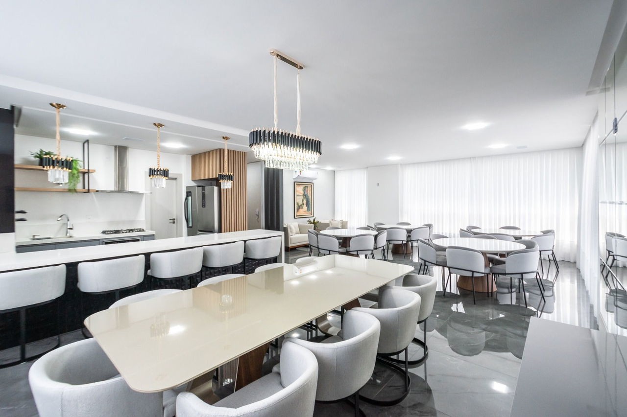 Apartamento de luxo pronto na cidade de Balneário Camboriú/SC, no bairro Centro, com 4 Suítes e 3 Vagas de Garagem. Localização Privilegiada.